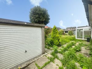 Garage 1 - click for photo gallery